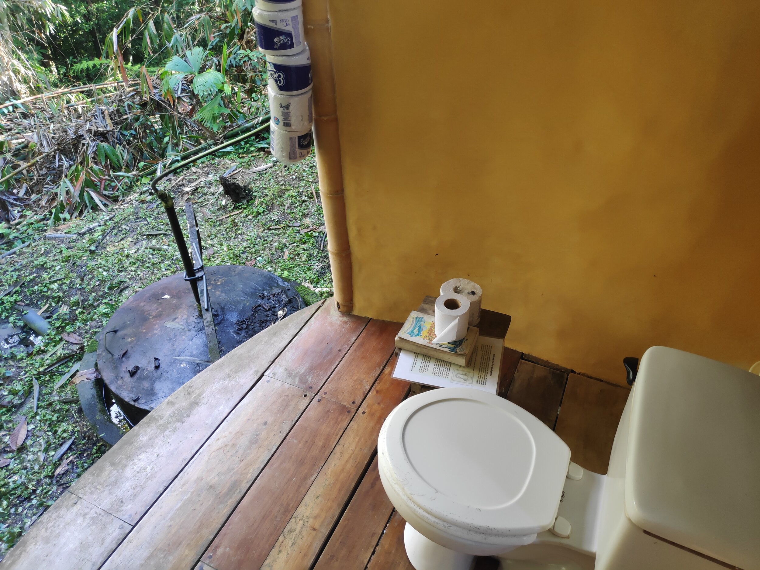 6 reasons to use a biodigester as a low tech off the grid renewable energy source for cooking Rancho Mastatal